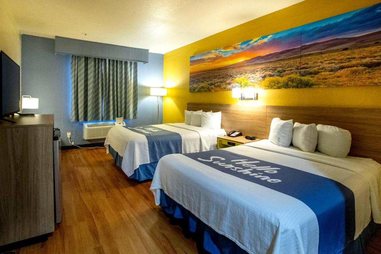 Days Inn & Suites By Wyndham Houston North/Aldine Екстериор снимка