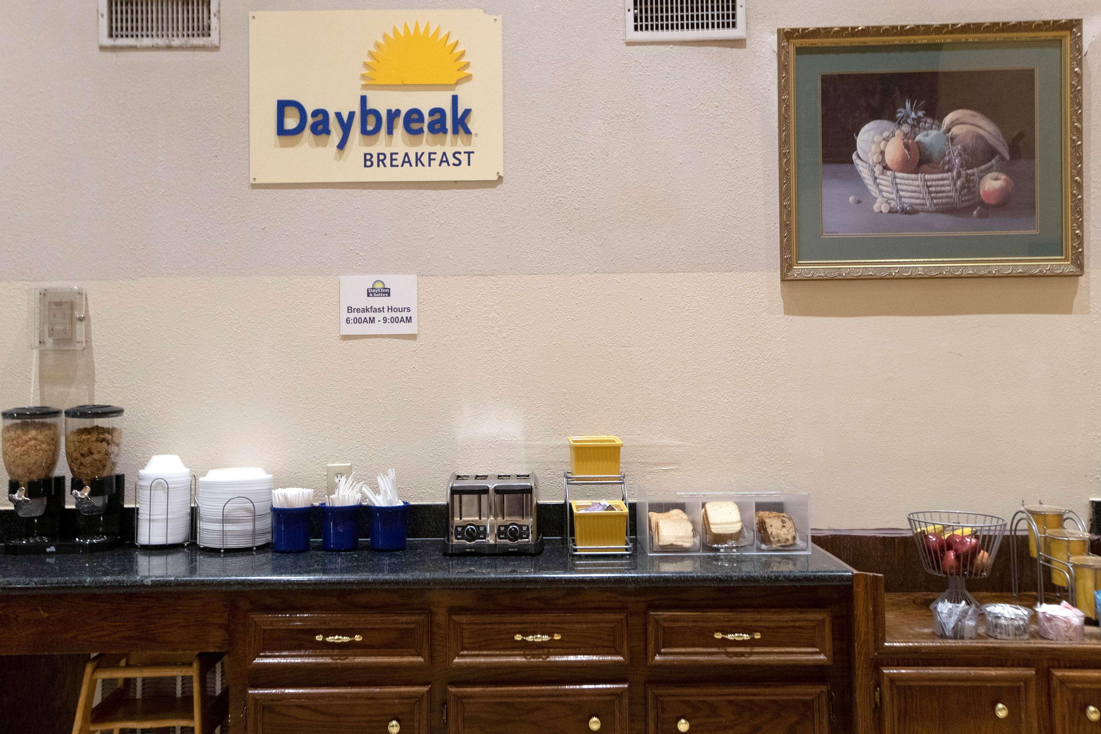 Days Inn & Suites By Wyndham Houston North/Aldine Екстериор снимка