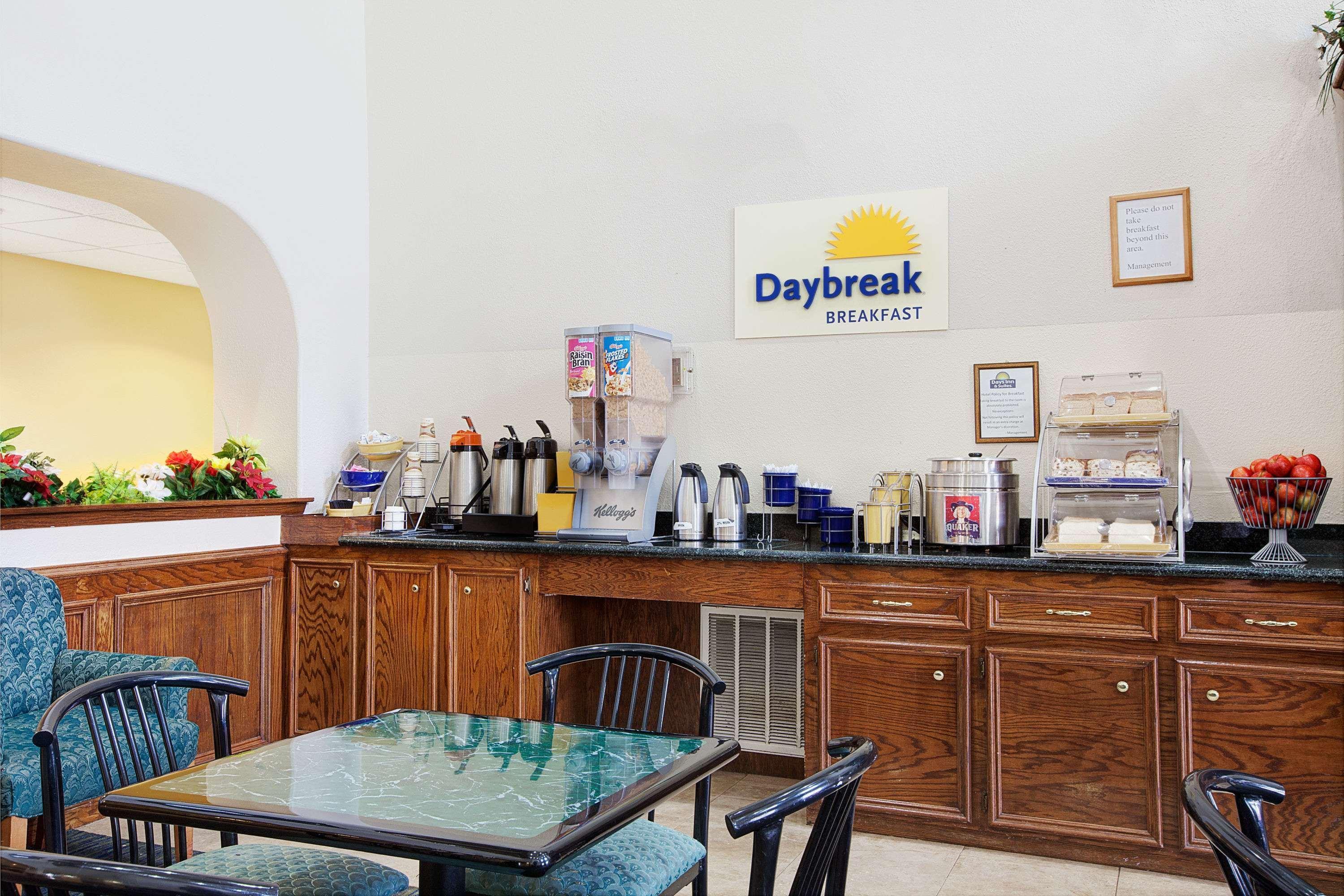 Days Inn & Suites By Wyndham Houston North/Aldine Екстериор снимка