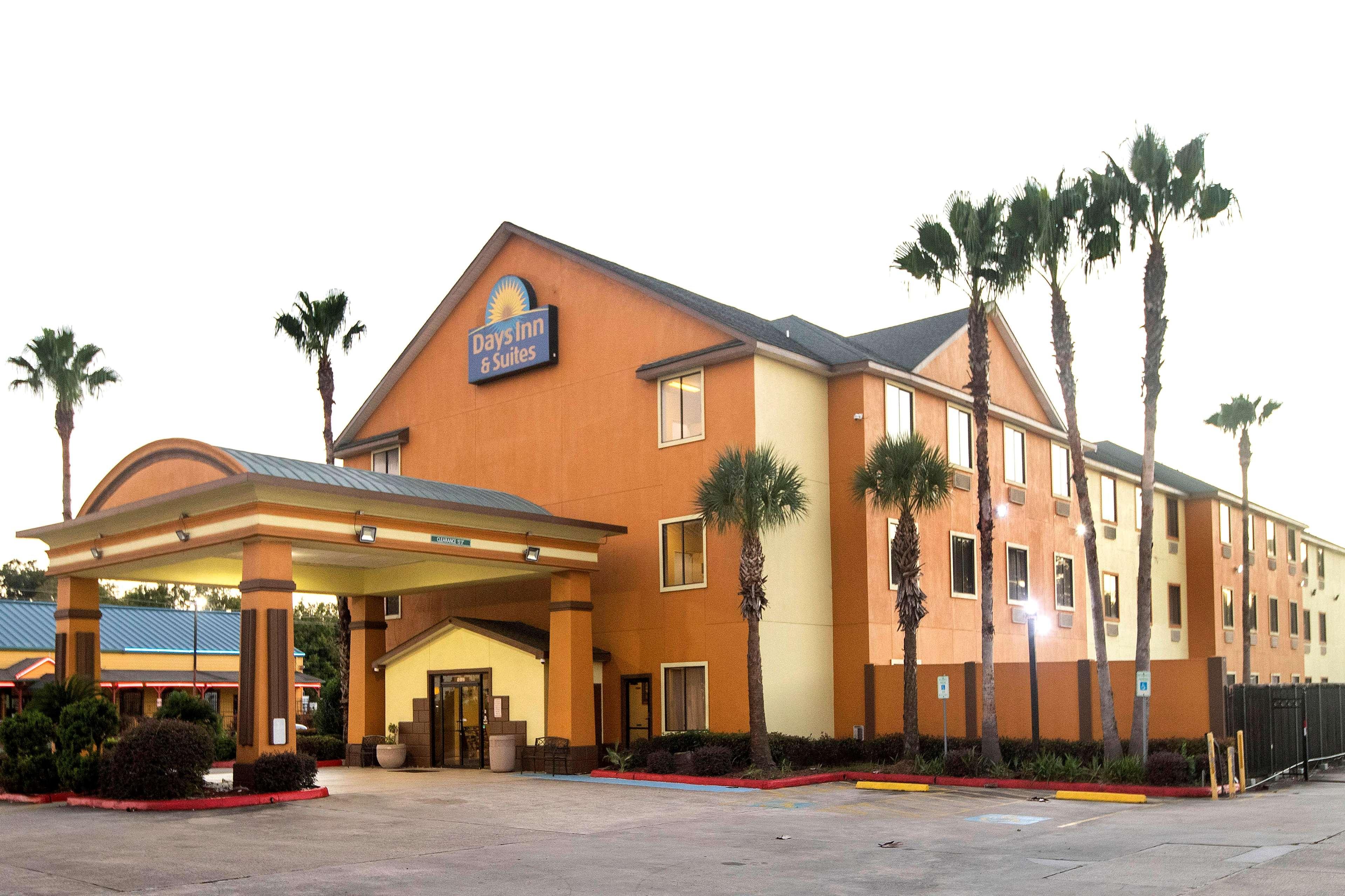 Days Inn & Suites By Wyndham Houston North/Aldine Екстериор снимка