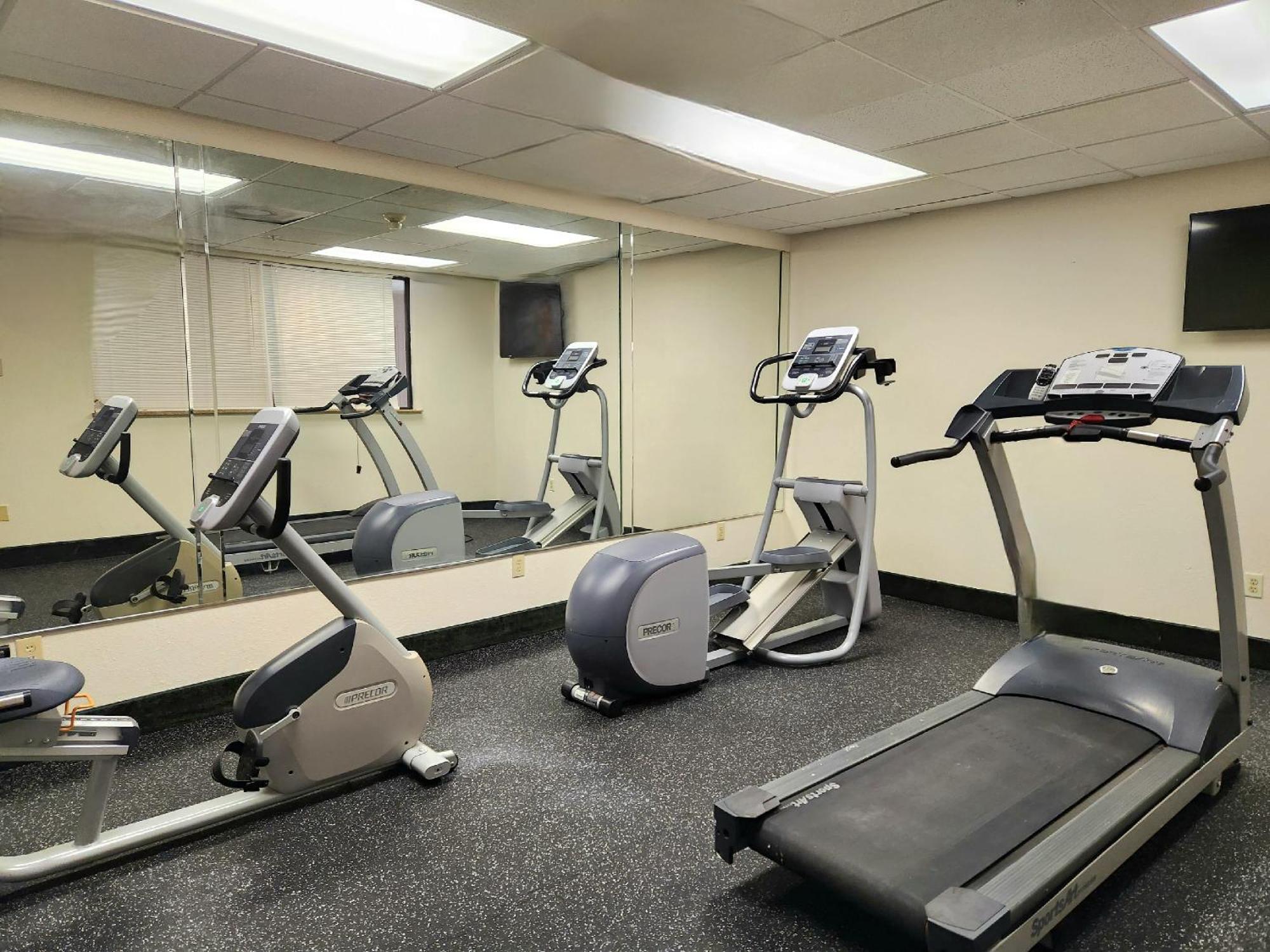 Days Inn & Suites By Wyndham Houston North/Aldine Екстериор снимка