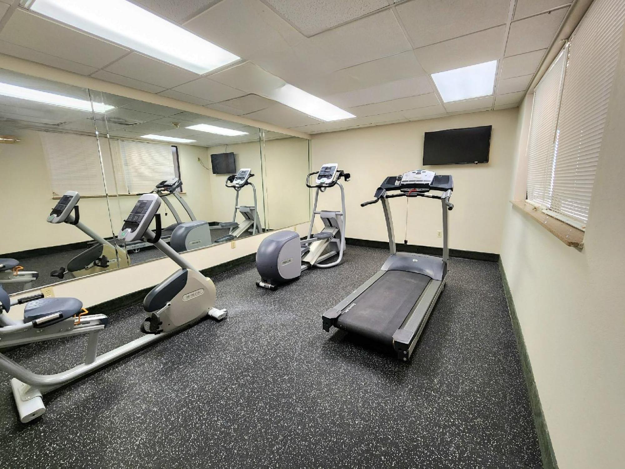 Days Inn & Suites By Wyndham Houston North/Aldine Екстериор снимка