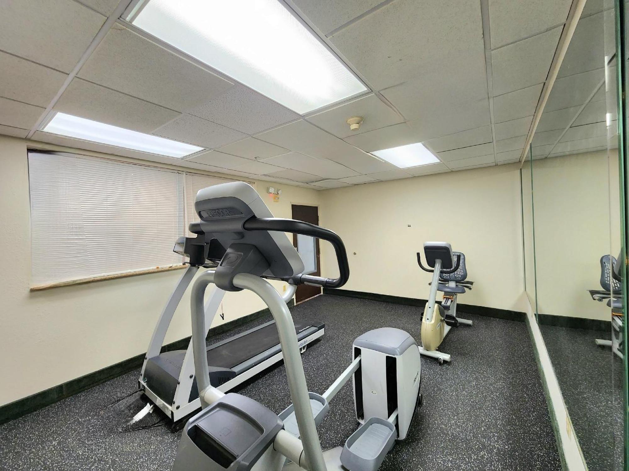 Days Inn & Suites By Wyndham Houston North/Aldine Екстериор снимка