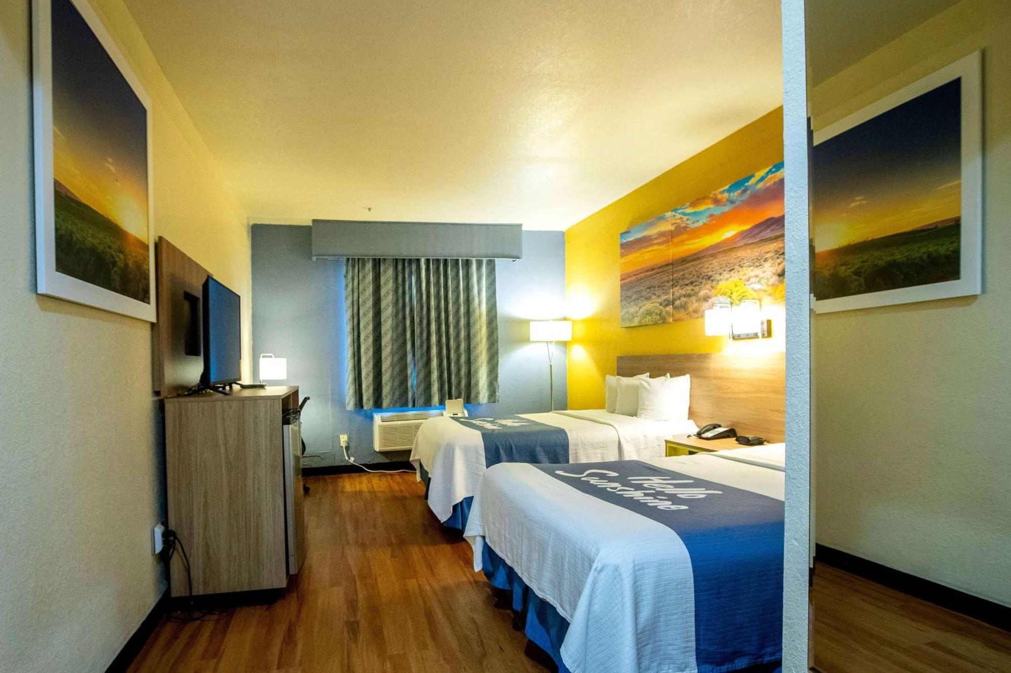 Days Inn & Suites By Wyndham Houston North/Aldine Екстериор снимка