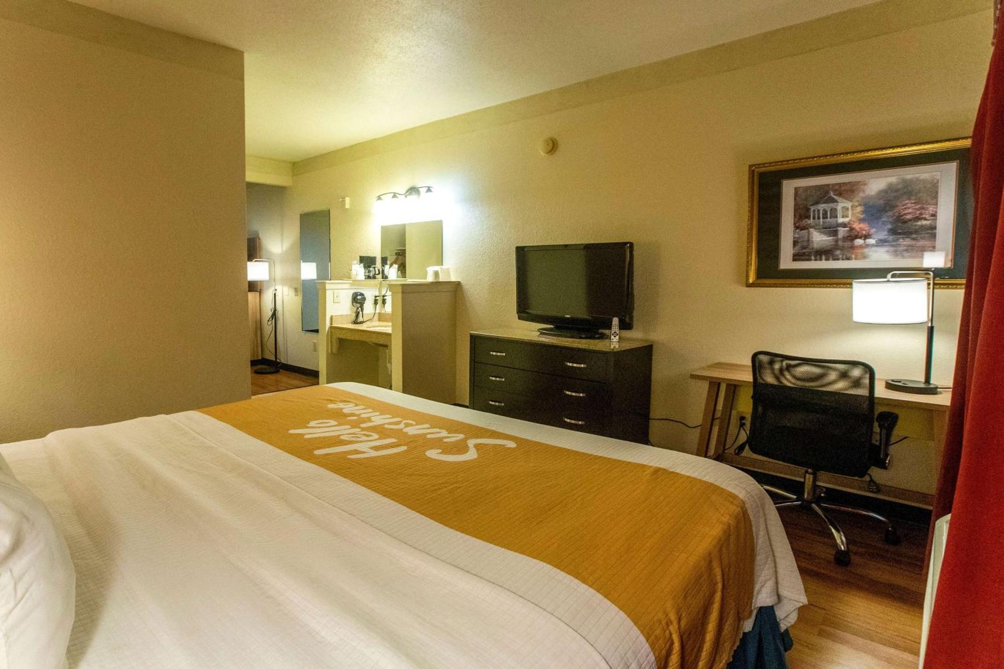Days Inn & Suites By Wyndham Houston North/Aldine Екстериор снимка