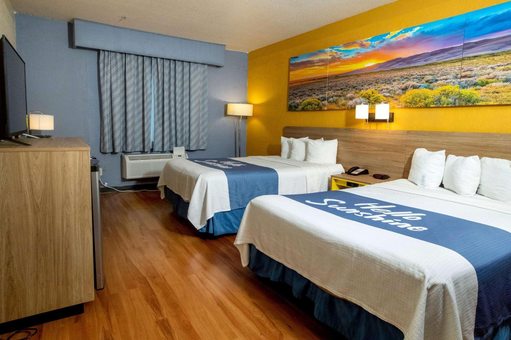 Days Inn & Suites By Wyndham Houston North/Aldine Екстериор снимка
