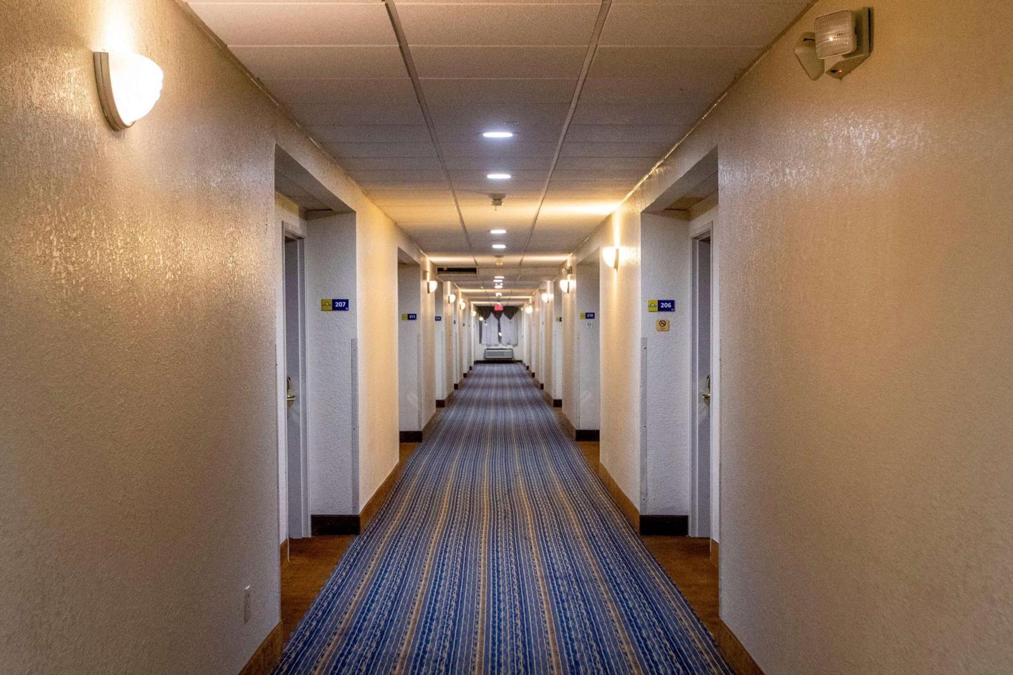 Days Inn & Suites By Wyndham Houston North/Aldine Екстериор снимка