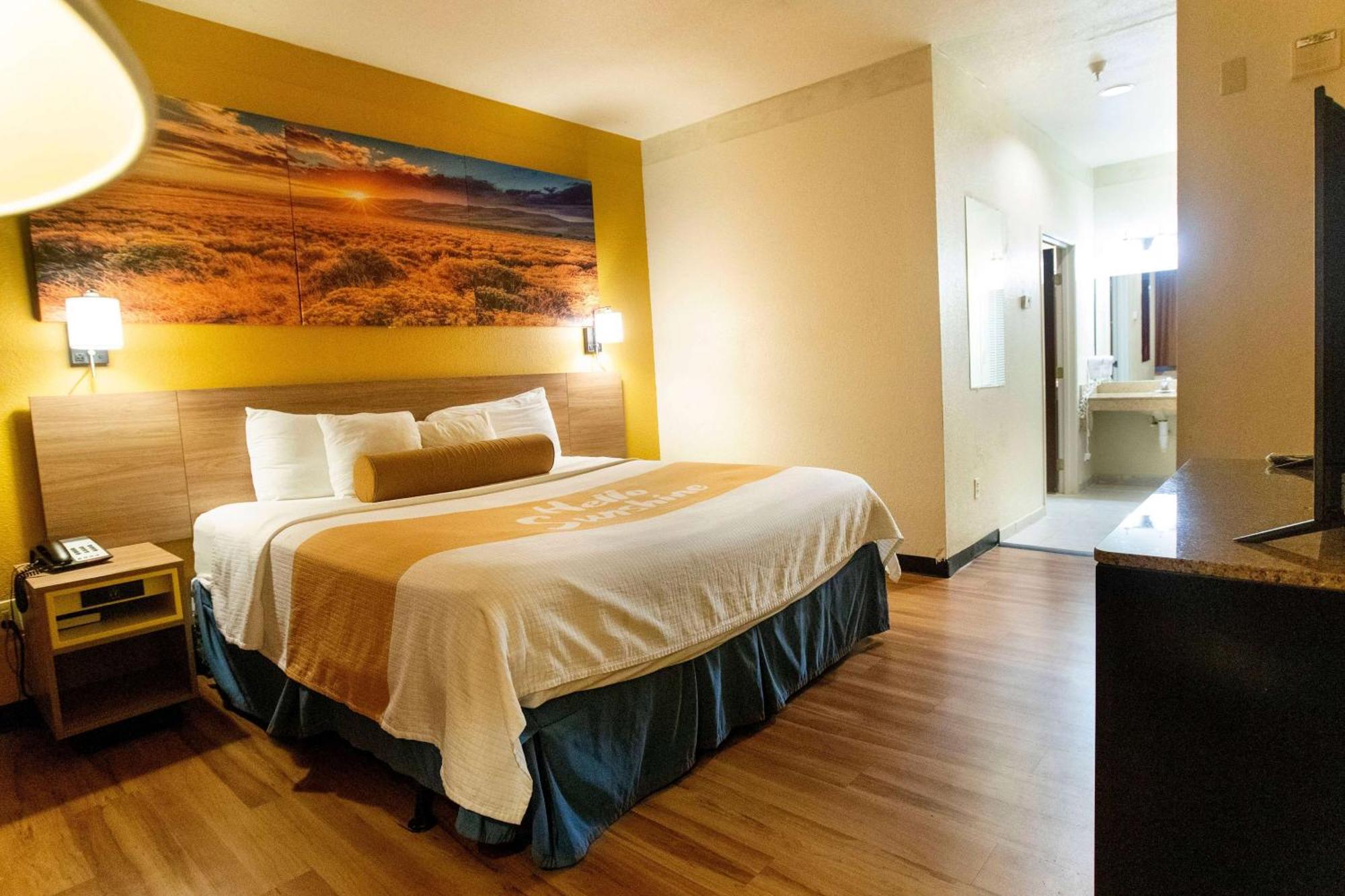 Days Inn & Suites By Wyndham Houston North/Aldine Екстериор снимка