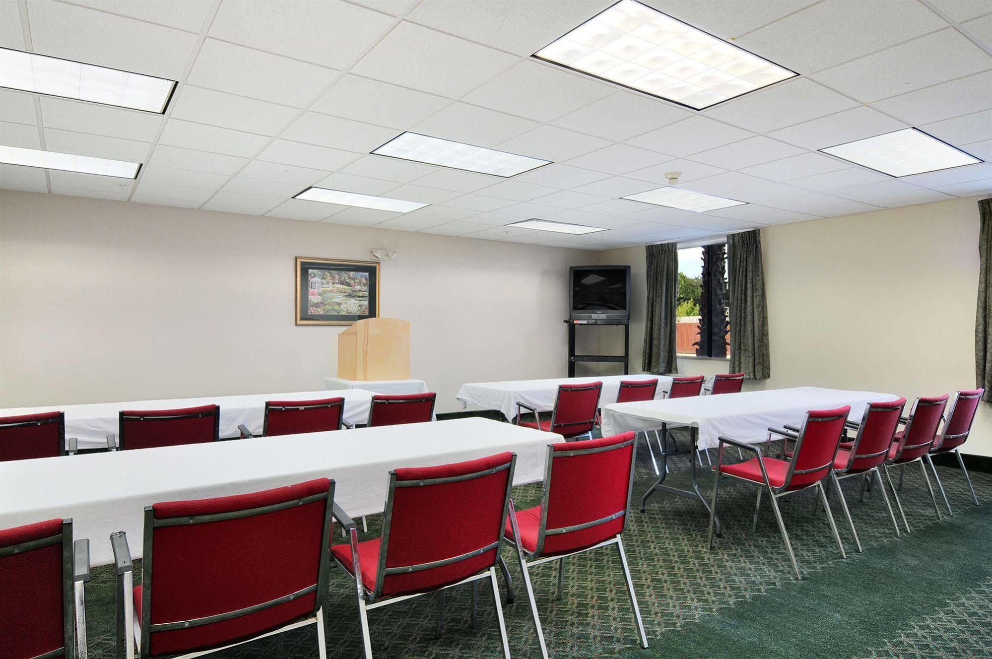 Days Inn & Suites By Wyndham Houston North/Aldine Съоръжения снимка