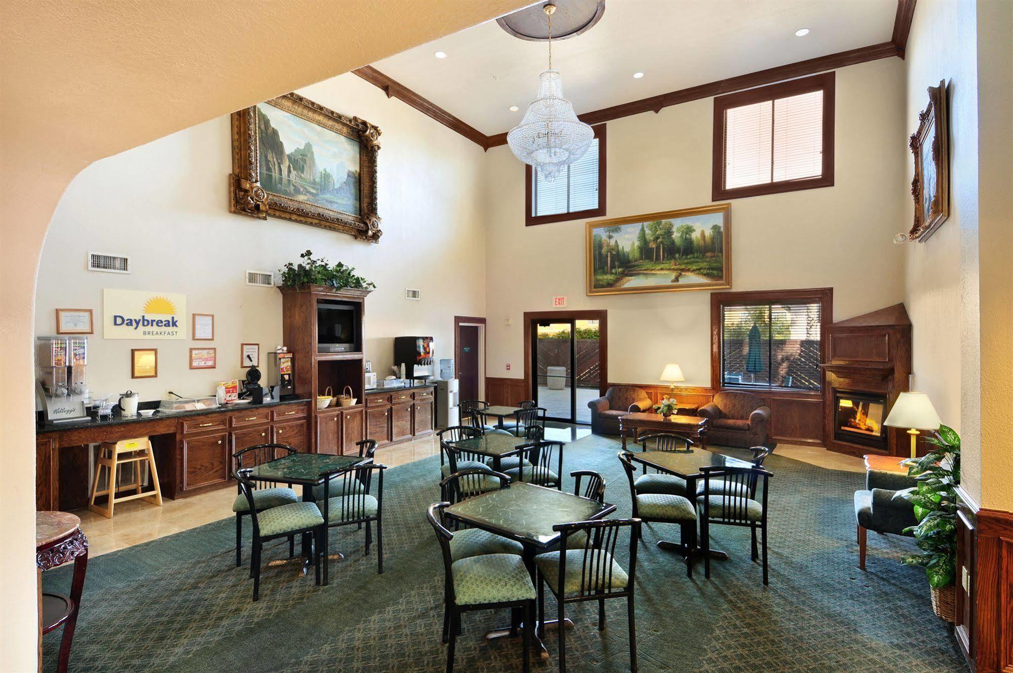 Days Inn & Suites By Wyndham Houston North/Aldine Екстериор снимка